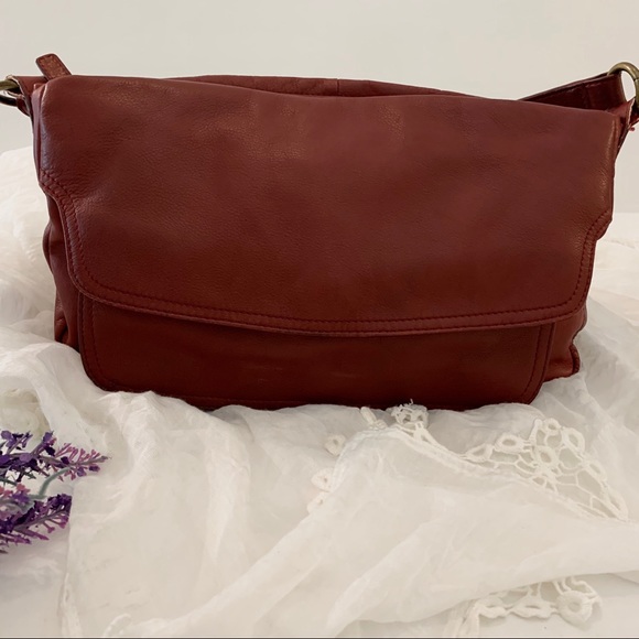 St. John's Bay Handbags - 4/$25‼️ST JOHN’S BAY BURGUNDY SHOULDER STRAP PURSE